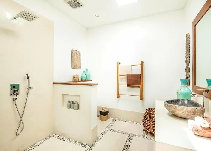 Canggu 400m To Beach Escape 4br Designer Villa Villa *