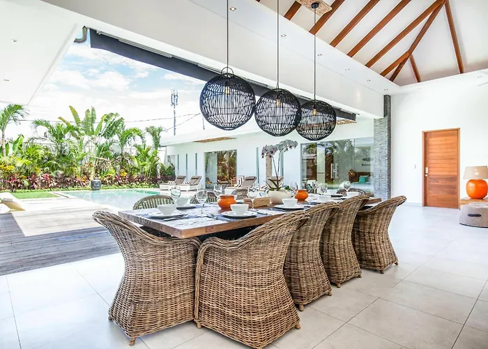 Canggu 400m To Beach Escape 4br Designer Villa Villa *