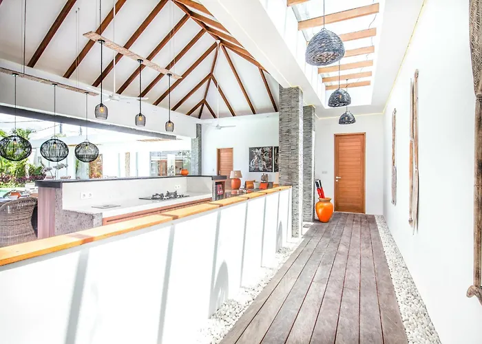 Canggu 400m To Beach Escape 4br Designer Villa Villa